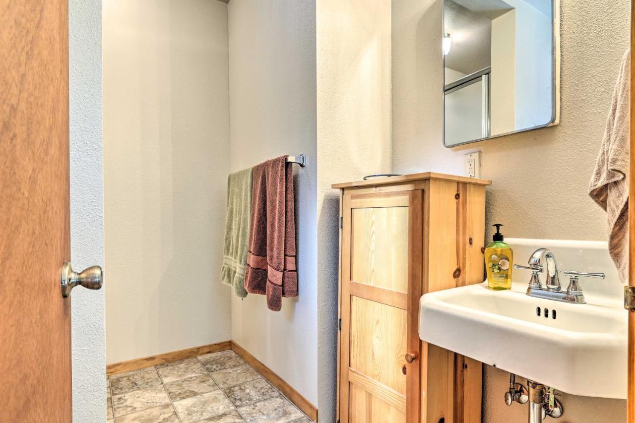 Riverfront Home Near Yosemite National Park! グローヴランド エクステリア 写真