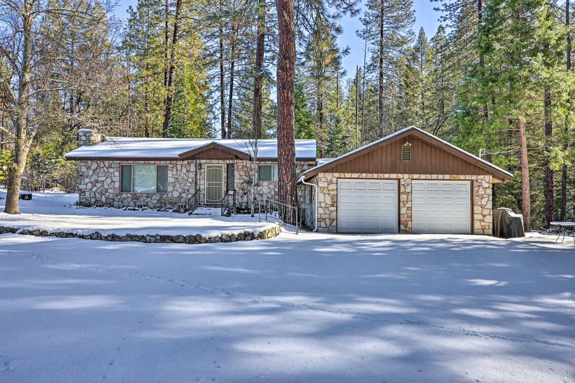 Riverfront Home Near Yosemite National Park! グローヴランド エクステリア 写真