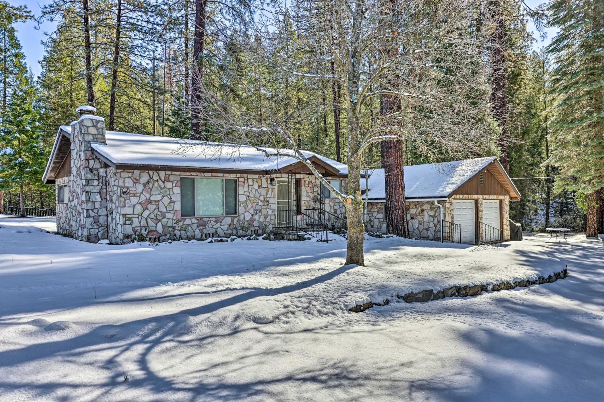 Riverfront Home Near Yosemite National Park! グローヴランド エクステリア 写真