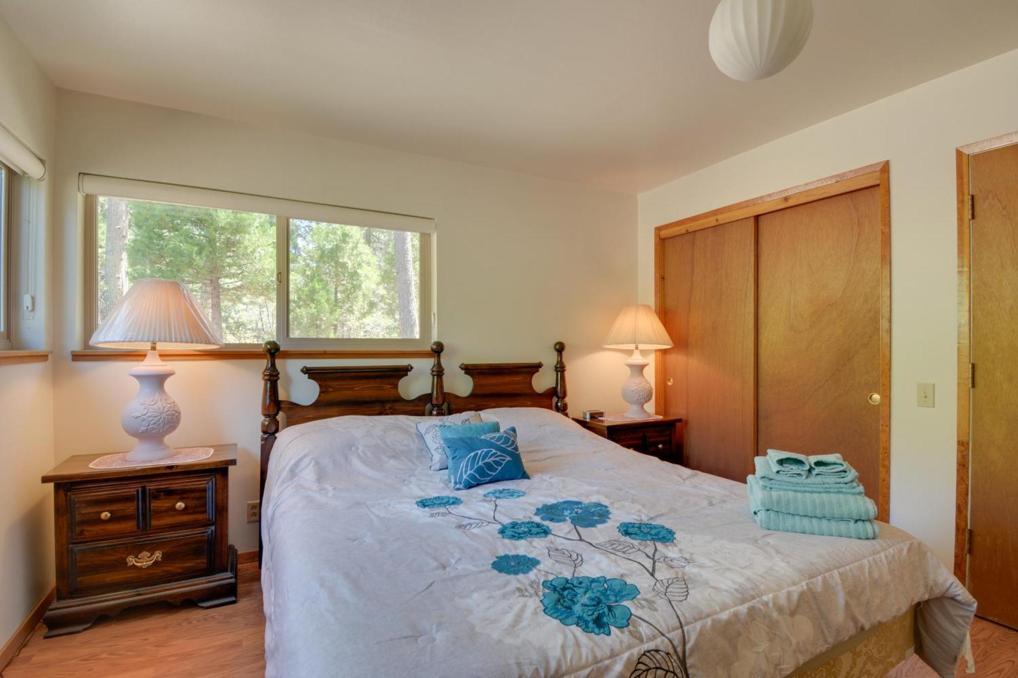 Riverfront Home Near Yosemite National Park! グローヴランド エクステリア 写真