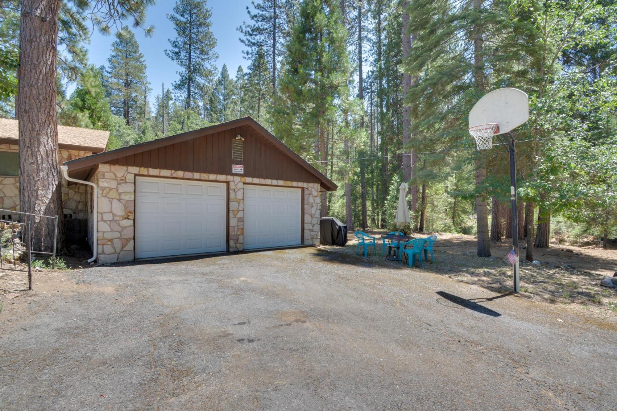 Riverfront Home Near Yosemite National Park! グローヴランド エクステリア 写真