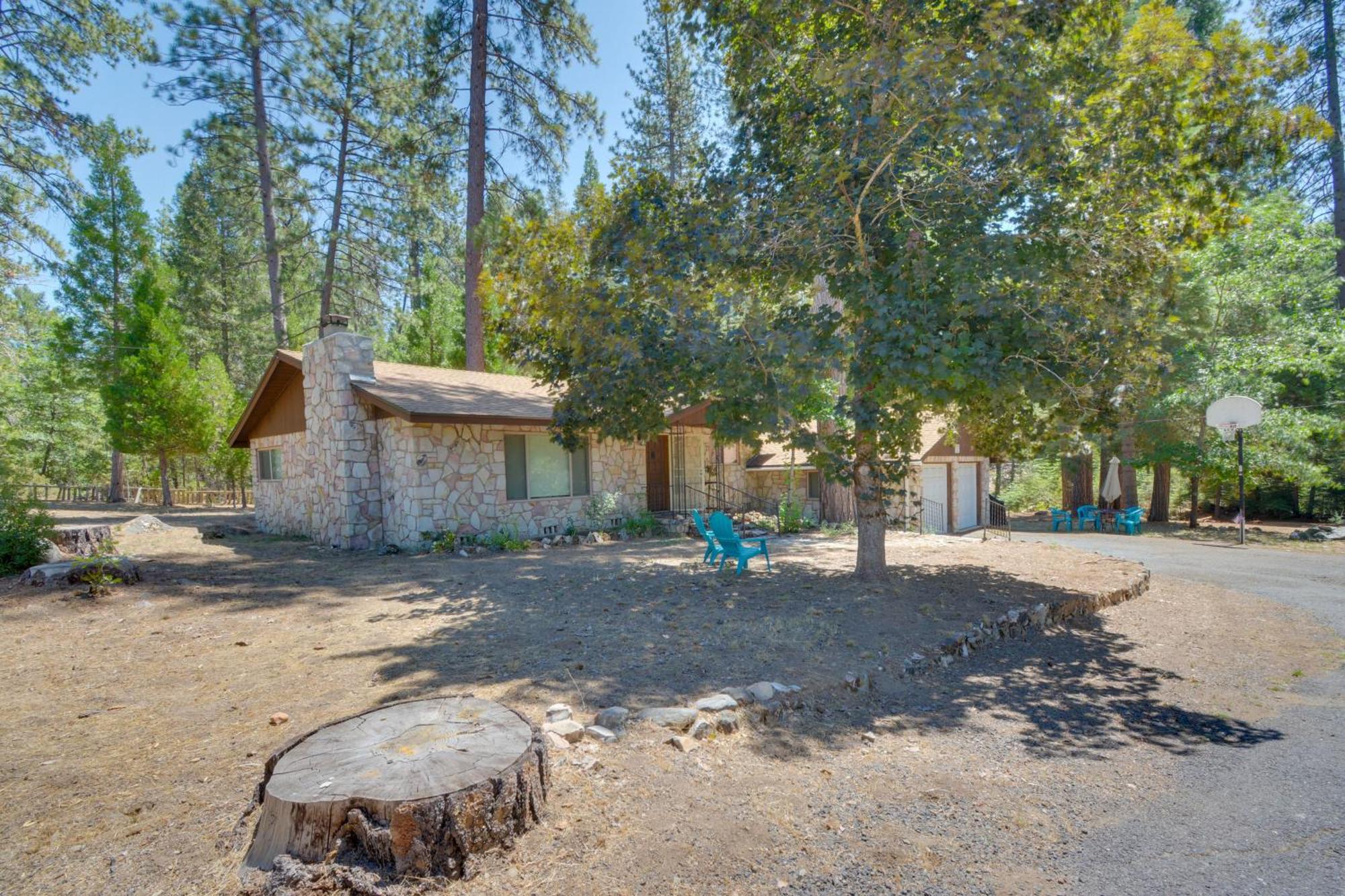Riverfront Home Near Yosemite National Park! グローヴランド エクステリア 写真