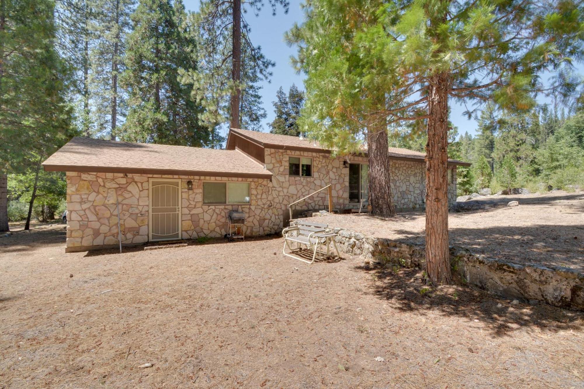Riverfront Home Near Yosemite National Park! グローヴランド エクステリア 写真