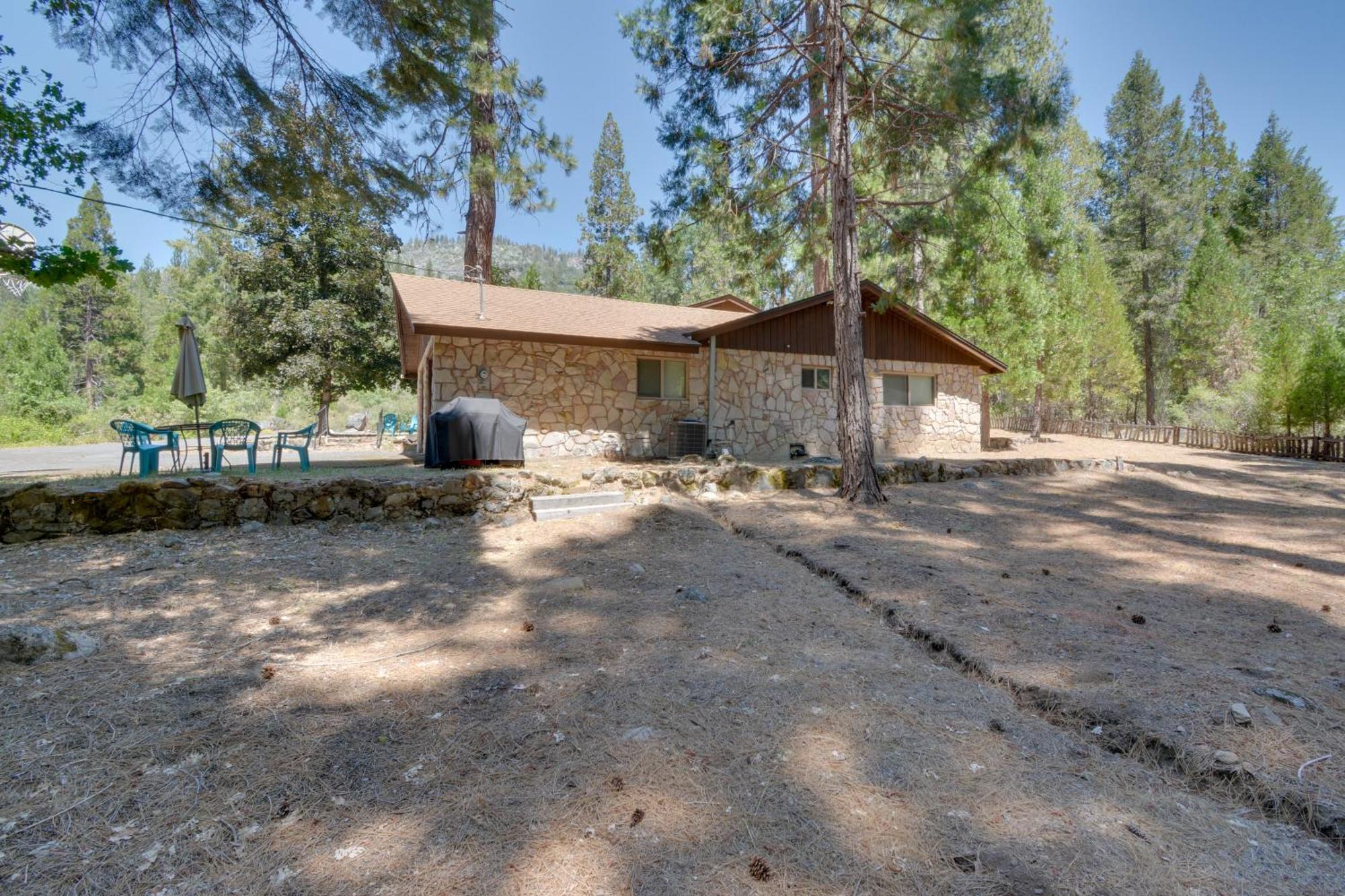 Riverfront Home Near Yosemite National Park! グローヴランド エクステリア 写真